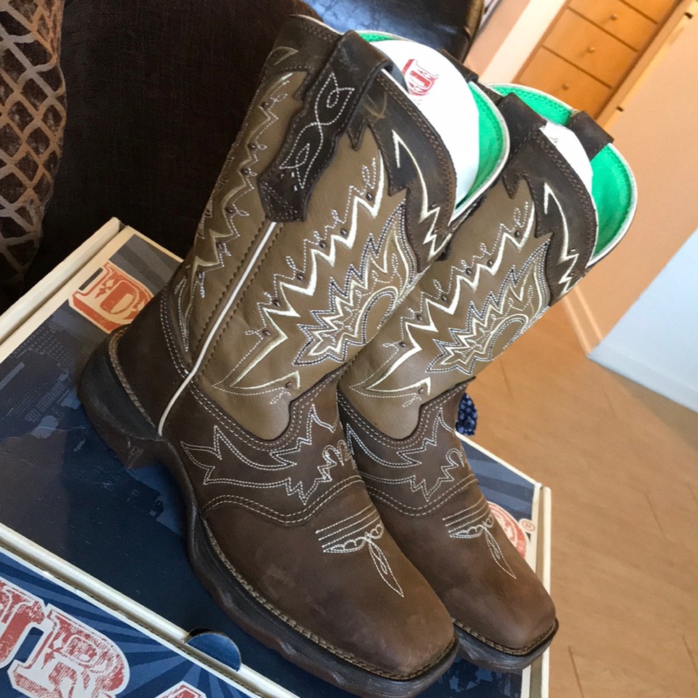 Boots - Picture 2 of 6